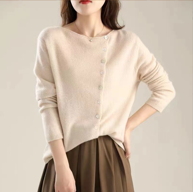 MOLLY™ | Button Front Cable Knit Sweater for Fall & Winter